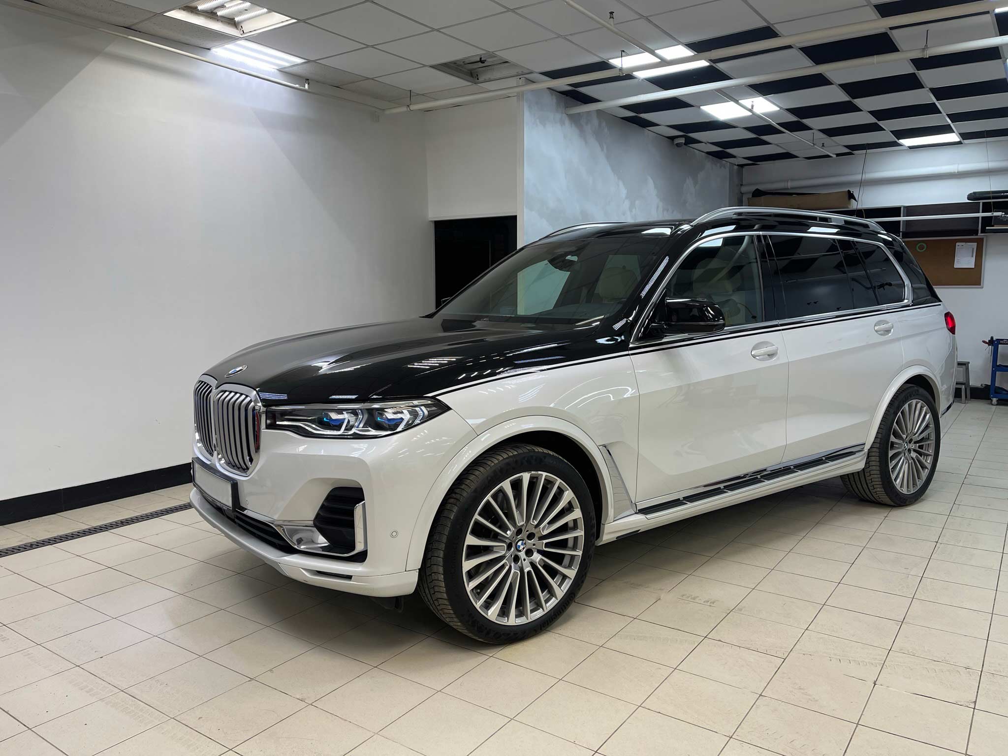 BMW X7 в два цвета